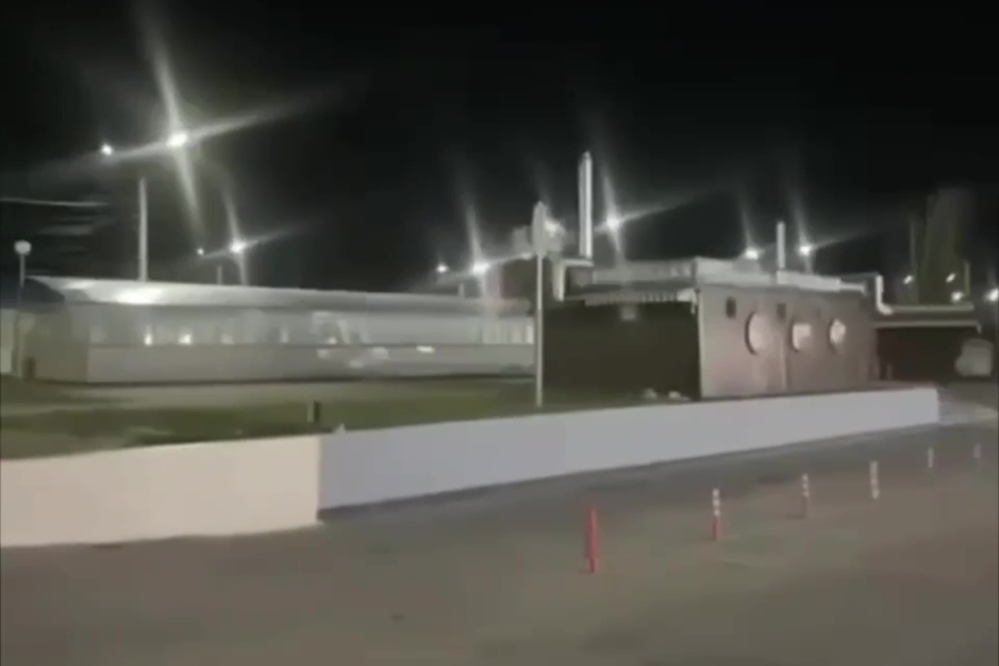 'GAĐALI SU PROIZVODNJU, POGODILI KANCELARIJE': Silovit udar ukrajinske rakete 'Flamingo' na vojno postrojenje u Cheboksaryju u Rusiji (VIDEO)