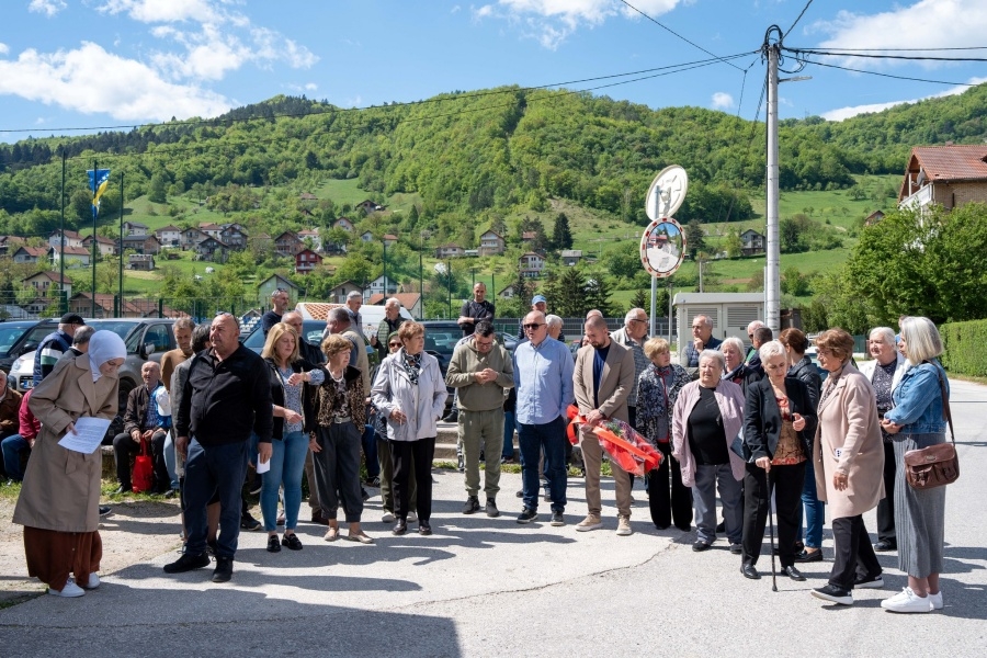 NIKAD ZABORAVITI: Obilježena godišnjica napada na Svrake, još se traga za 25 mještana
