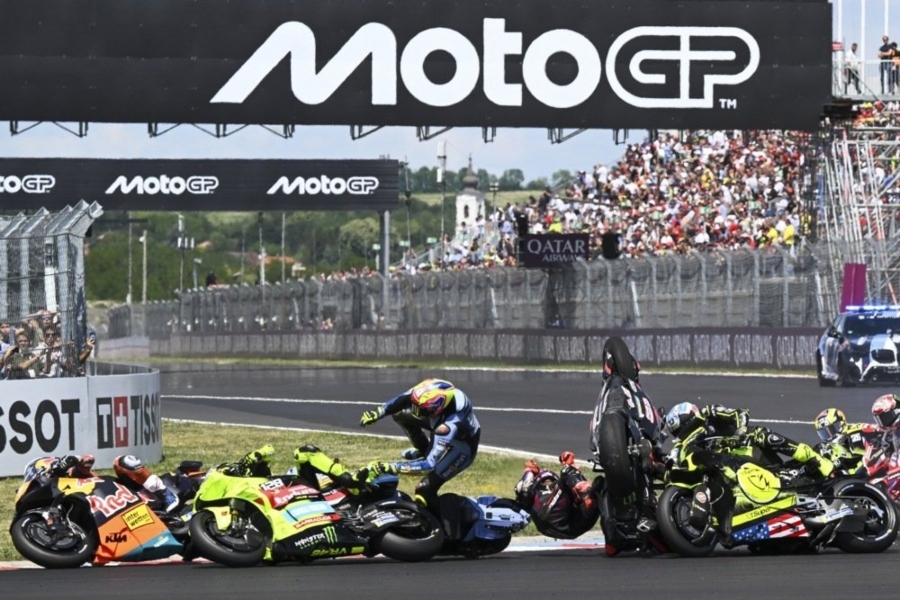HOROR NA MOTOGP TRCI: Snimak stravičnog lančanog sudara u pr