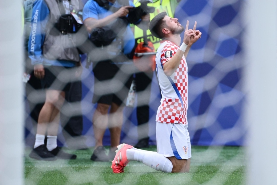 (UŽIVO) HRVATSKA GOLČINOM PETRA SUČIĆA VODI PROTIV GANE: Idemo, Vatreni!