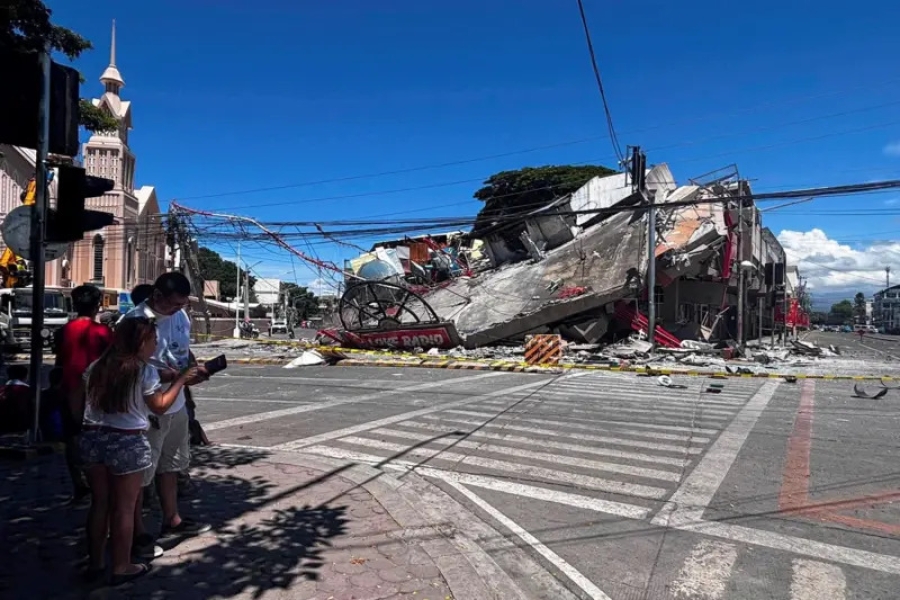 JEZIV SNIMAK SA FILIPINA: Uslijed razornog zemljotresa zgrad
