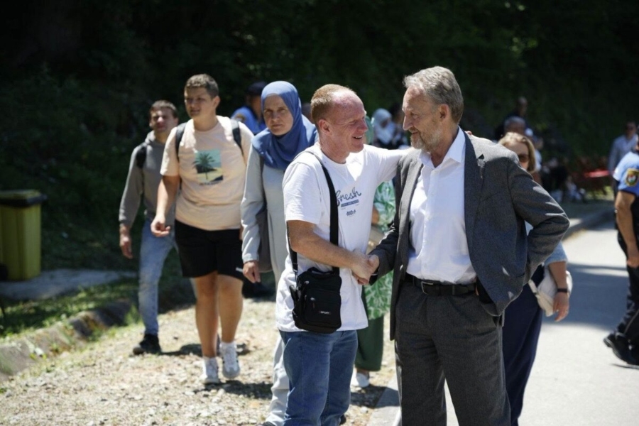SEBIJA IZETBEGOVIĆ OBJAVILA FOTOGRAFIJU BAKIRA S AJVATOVICE: Tradicija koja okuplja i jača zajednicu