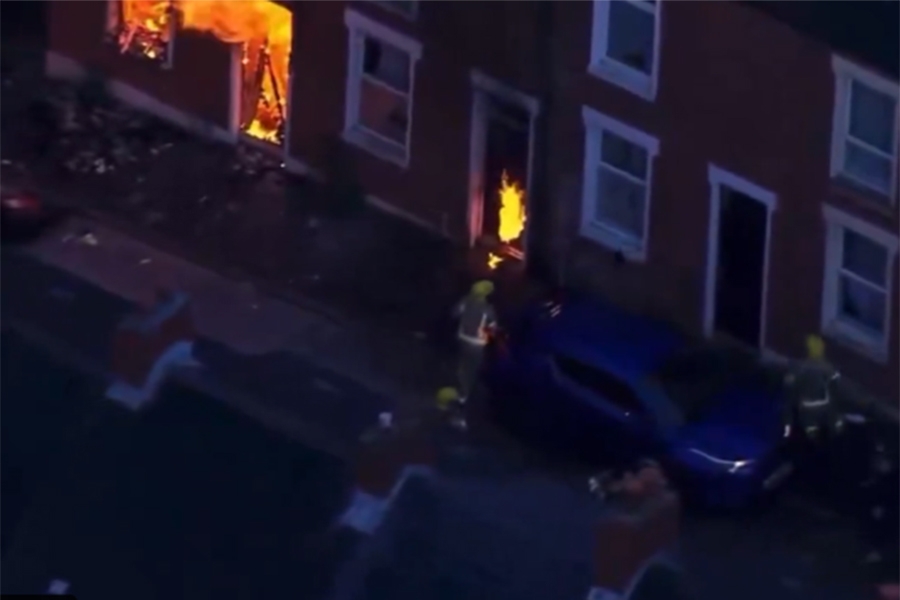 STRAŠNE SCENE IZ GLAVNOG GRADA: Žestoki neredi u Belfastu, a