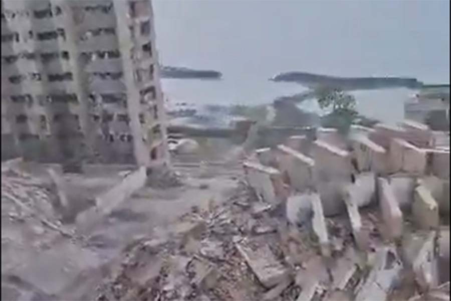 POTRESNE SCENE IZ VENEZUELE: Pogledajte kako spasioci izvlače pse iz zgrada srušenih potresom (VIDEO)