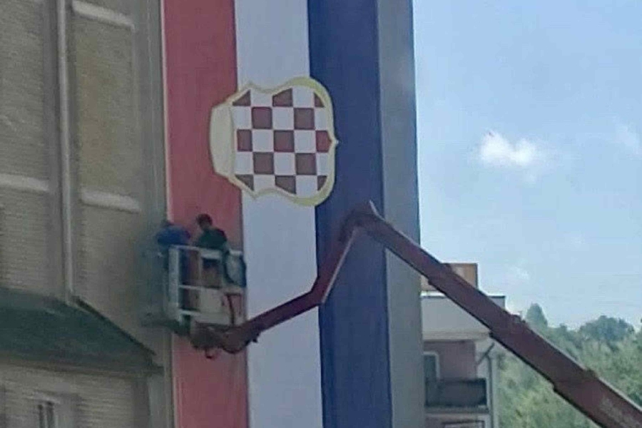 USIJANJE U SREDNJOJ BOSNI: U Novom Travniku izvješena ogromn