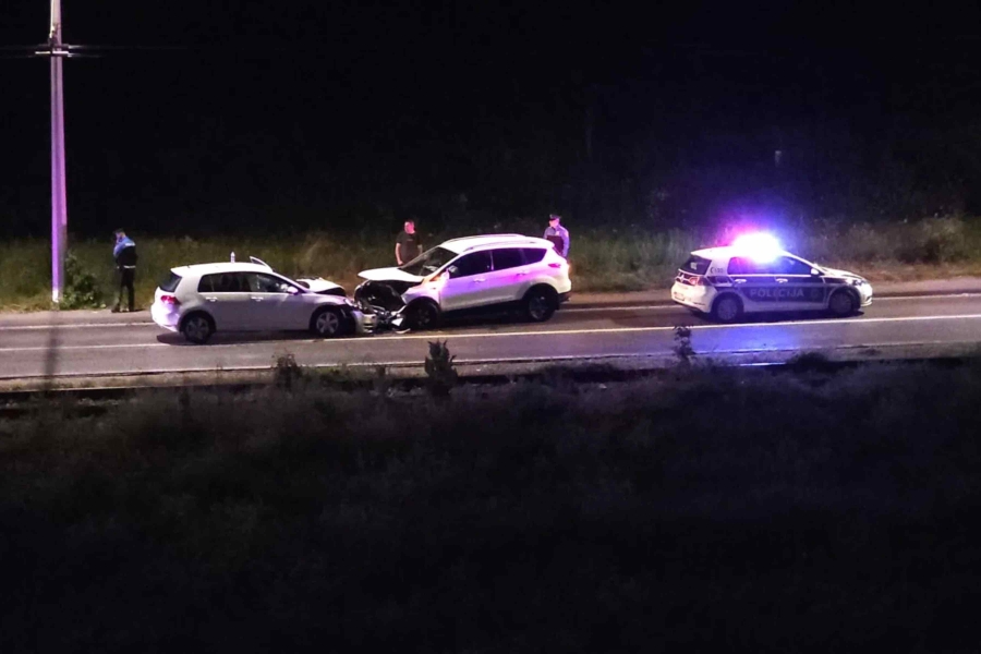 LOŠE VIJESTI IZ VOGOŠĆE: Frontalni sudar dva automobila