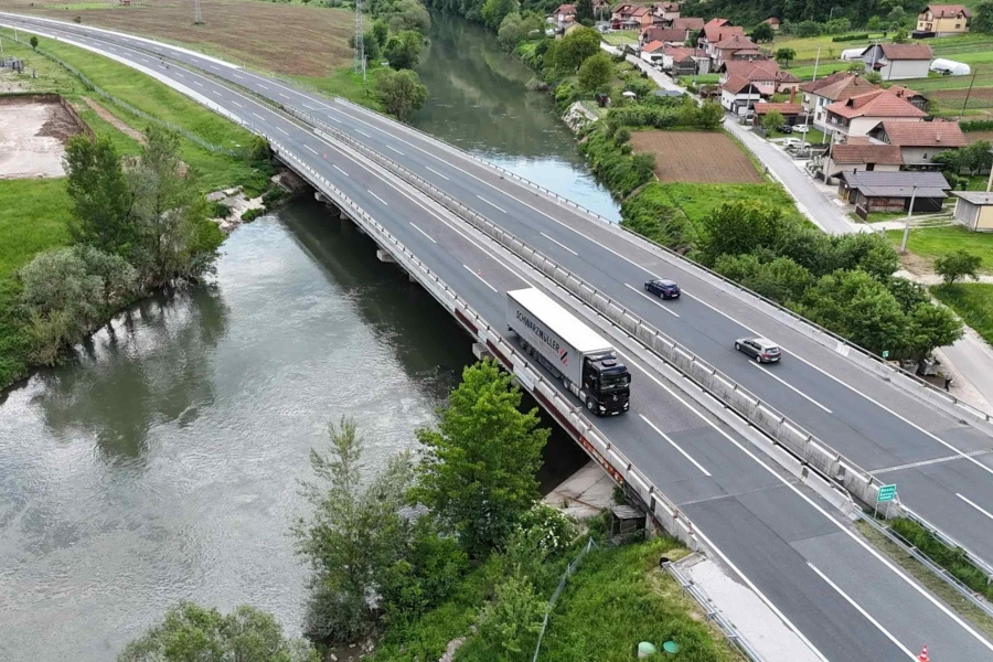 KINEZI PALE MAŠINE: U petak kreće gradnja 17 kilometara auto