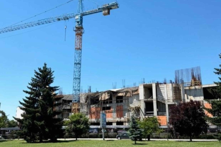 UŽAS U ŽIVINICAMA: Na gradilištu poginuo radnik (FOTO)