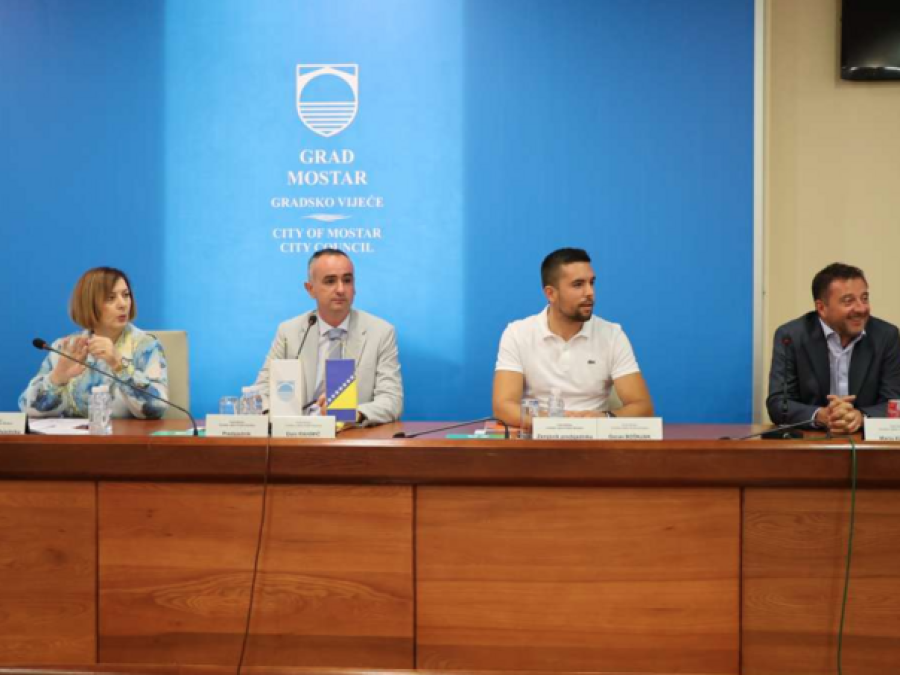 HAOS I BLOKADA U MOSTARU: Dvosatna rasprava, neodr