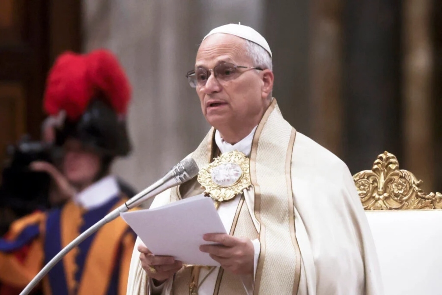 PAPA LEO XIV REKAO ZA KOGA NAVIJA: Novinar mu postavio provokativno pitanje o Realu i Barceloni, a odgovor je ŠOKIRAO javnost (VIDEO)