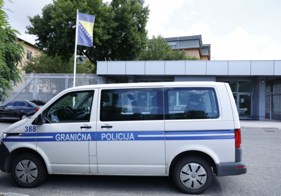 SKANDAL TRESE GRANIČNU POLICIJU: Službenim kombijem švercovali namještaj za vikendicu na Pelješcu