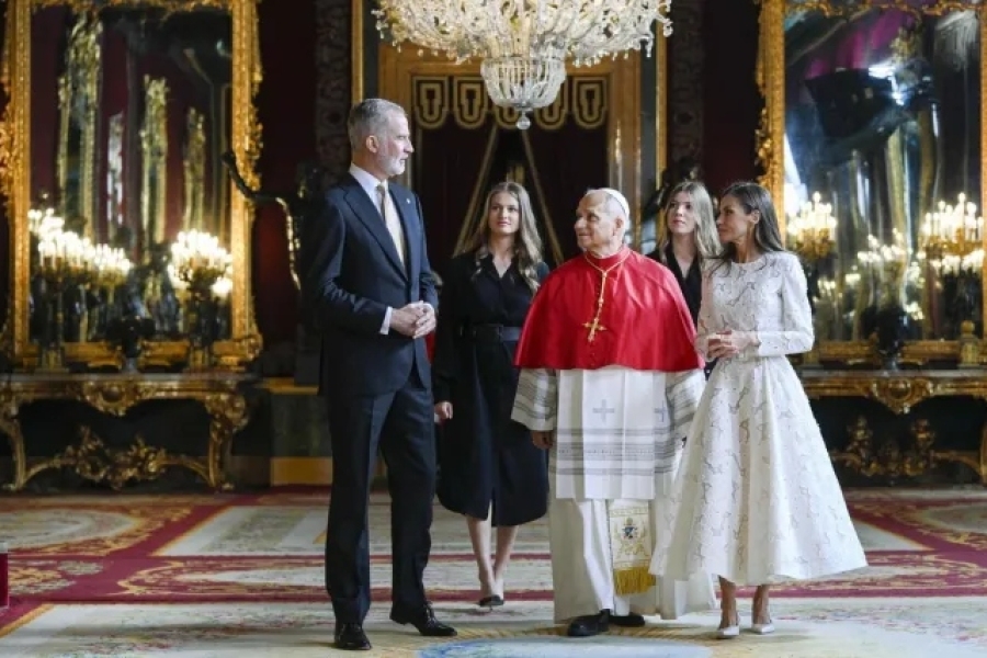 LETIZIA ODUŠEVILA VATIKAN I MODNE STRUČNJAKE: Jedna rijetka privilegija učinila njen izgled još posebnijim (FOTO)