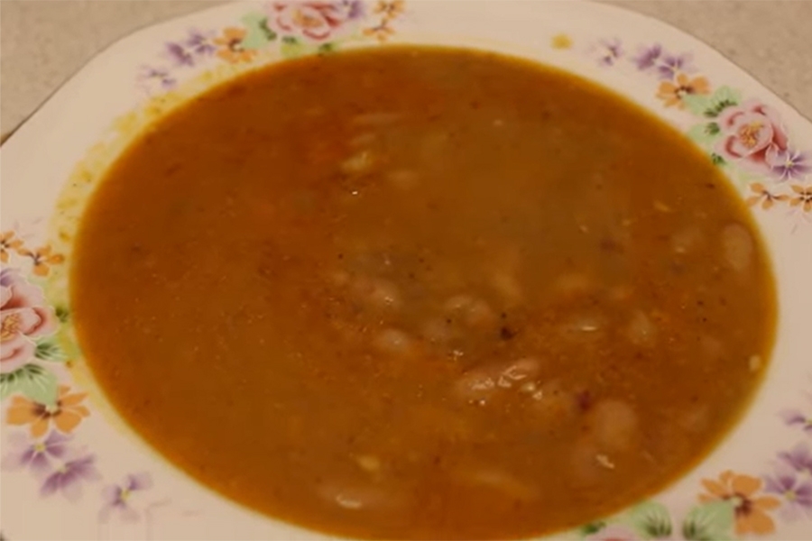 SPECIJALITET BALKANSKE KUHINJE: Danas pravimo grah prema tradicionalnom receptu, još kad je na stolu salata od kupusa…