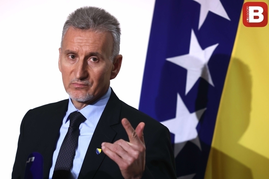 OGLASILE SE CRVENE LINIJE: 'Neophodno je da OHR zadrži kapac
