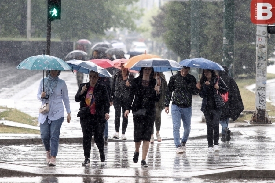 LJETO NA ČEKANJU: Stižu grmljavina i  jaki pljuskovi, evo gdje će, kada i koliko padati u narednih nekoliko dana...