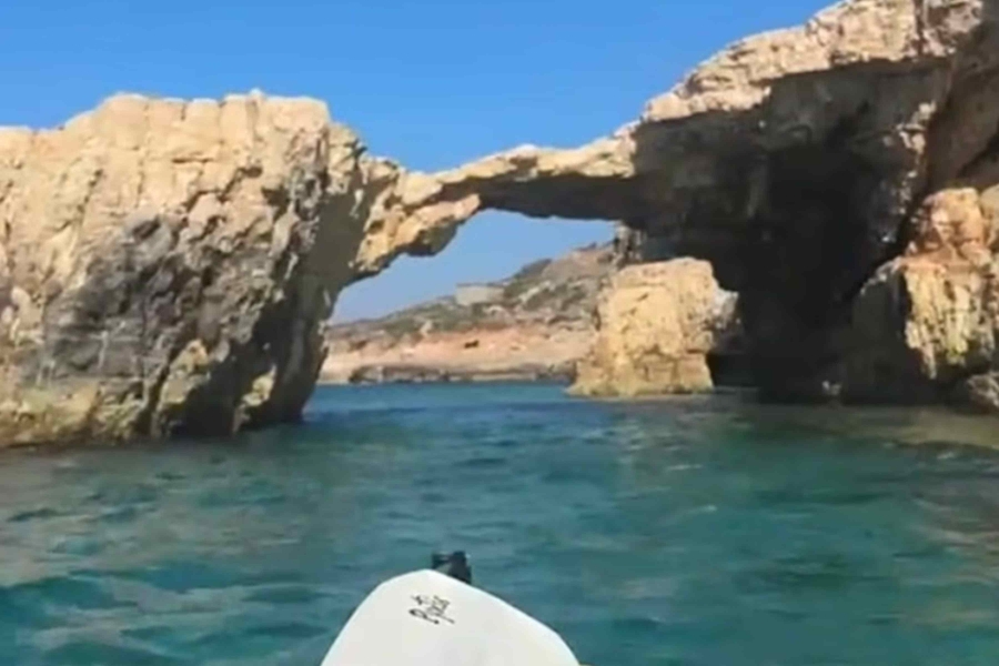 KAKAV NESRETNIK: Kinez prolazio jet-skijem ispod popularne stijene na Malti, urušila se i ubila ga!