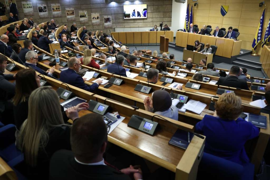 BURNO U SARAJEVU: Vanredna sjednica Predstavničkog doma Parl