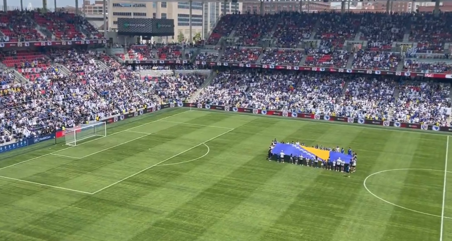 MEDIJI U SRBIJI ODUŠEVLJENI ATMOSFEROM U ST. LOUISU: 20.000 