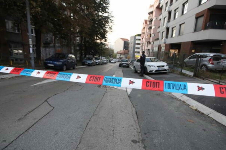 UŽAS U BEOGRADU: Napadač u panciru i s fantomkom pucao u kafiću