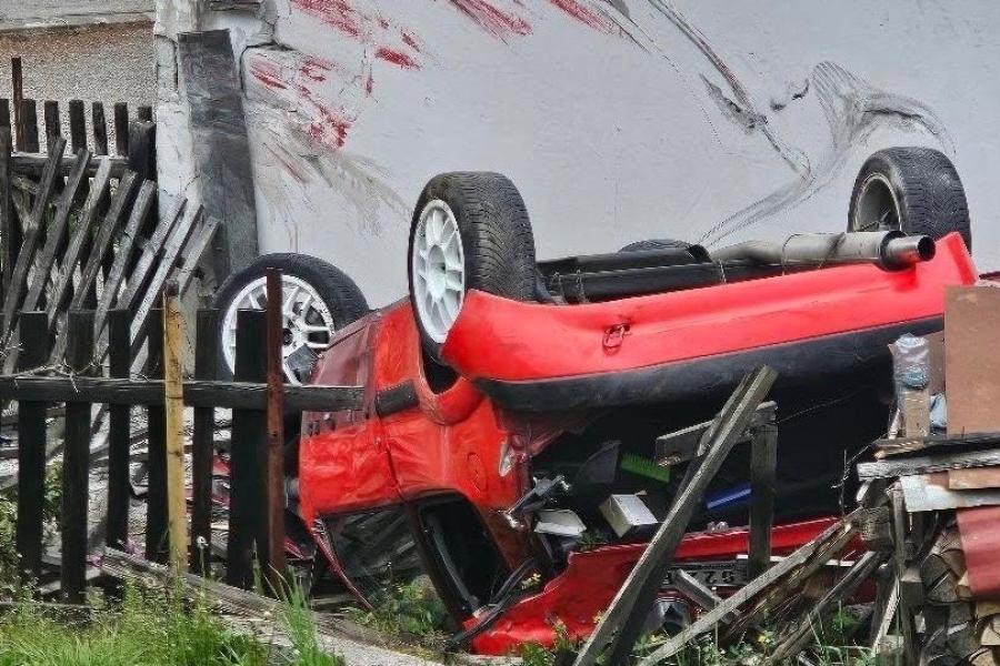 OGROMNOM BRZINOM ULETIO U DVORIŠTE, PA SE ZAKUCAO U KUĆU: Is
