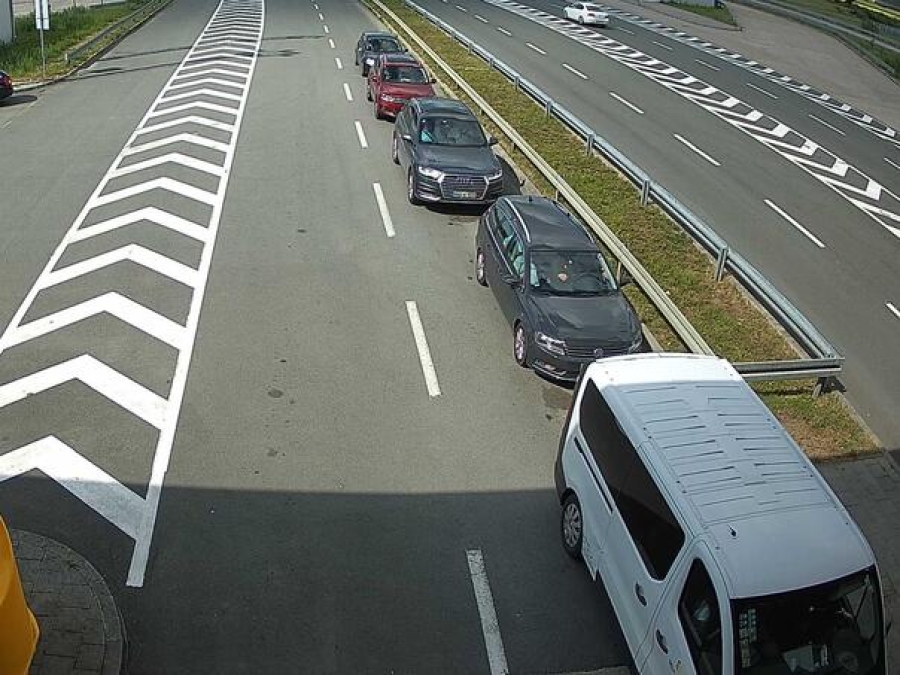 OPET HAOS: Na pojedinim graničnim prelazima čeka se po 3 sat