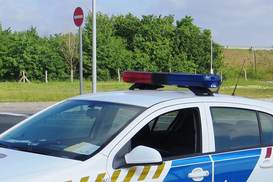 TRAGEDIJA NA AUTOCESTI: Minibus udario u kamion, sedam osoba