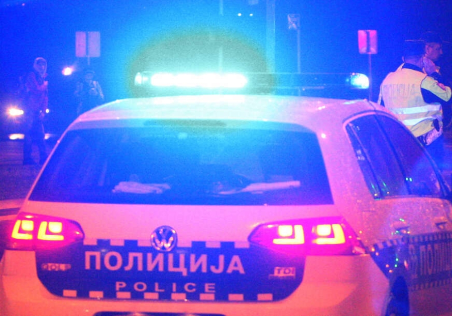 STRAVIČNA SAOBRAĆAJNA NESREĆA U BiH: Jedna osoba poginula, vatrogasci morali sjeći lim da izvuku unesrećene (FOTO)