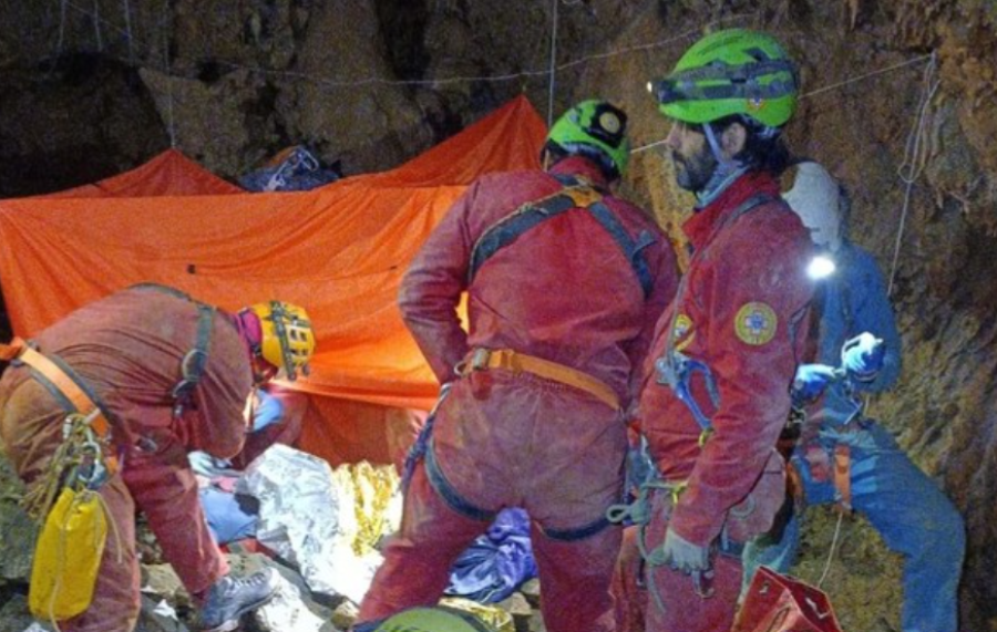 HOROR U ŠPILJI: 50 spasilaca u očajničkoj borbi za život mladog istraživača