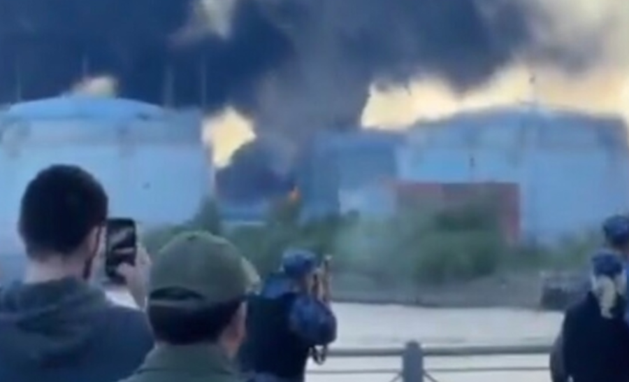SCENE HAOSA U PUTINOVOM GRADU: Svijet obilazi snimak policajca koji pokušava oboriti dron 'običnim' oružjem (VIDEO)