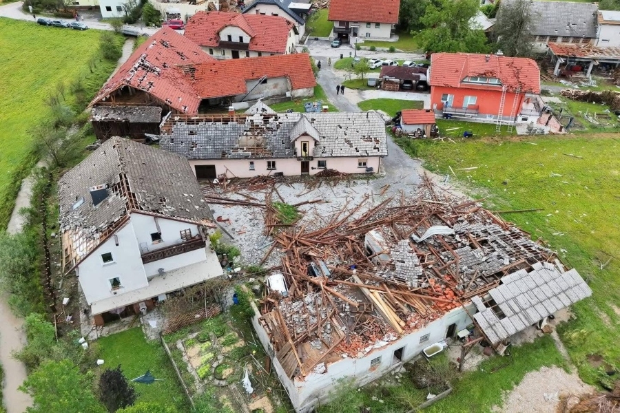 RAZORNA OLUJA UNIŠTILA SLOVENIJU ZA 15 MINUTA: Čitava zemlja