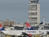 HAOS NA BEOGRADSKOM AERODROMU: Vučićeva osveta Crnogorcima - maltretirali putnike, oduzimali im pasoše, vodili ih u...