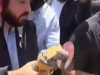 NEZAPAMĆEN SKANDAL U IZRAELU: Desničarski političar kružnom pilom provaljuje u školu punu djece (VIDEO)