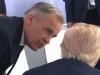 'MISLIO SAM DA ĆE VAM SE TO SVIDJETI...': Procurio video, pogledajte šta je kanadski premijer na uho šapnuo Donaldu Trumpu...