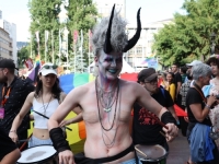 'SB' NA SARAJEVSKIM ULICAMA: Pogledajte atmosferu na bh. povorci ponosa (FOTO)