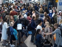ZDRAVSTVENI ALARM U AMERICI, HILJADE IZLOŽENE ZARAZI: Potvrđene male boginje na dva velika aerodroma