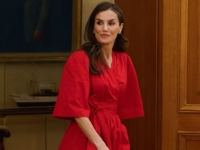 KRALJICA LETIZIA OPET ODUŠEVILA STILOM: Jednim detaljem na haljini vizuelno je suzila struk i privukla sve poglede (FOTO)