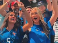 VIRALNA NAVIJAČICA I NJENA CIMERICA UKRALE SHOW NA SP-u: Otkriven identitet plavuše sa koja je zaludjela svijet (FOTO/VIDEO)