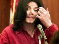 BIO JE MAJSTOR MEDIJSKE MANIPULACIJE: Zašto je Michael Jackson zapravo nosio traku na nosu?