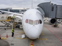 NESVAKIDAŠNJA NEZGODA: Lufthansin avion u Frankfurtu završio nosom na tlu (VIDEO)