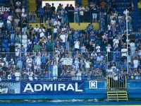 HIT TRANSPARENT NA GRBAVICI: Mališani pobjegli sa nastave da isprate 'Zmajeve', njihova poruka nasmijala cijeli stadion!