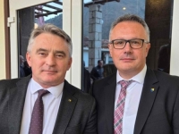 SANEL KAJAN NA METI BRUTALNIH PRIJETNJI ZBOG OTPORA POLITICI HDZ-a: 'Objavljuje se radno mjesto moje supruge. Slike moje maloljetne djece su preplavljene društvenim mrežama. Meni je poslana...!'