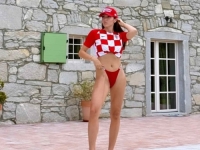 'SRCE VATRENO': Hrvatska influenserica Hana Hadžiavdagić pozirala uoči utakmice sa Panamom! (FOTO)
