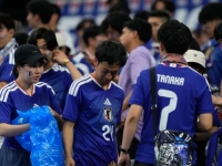 LEKCIJA CIJELOM SVIJETU: Dok su svi bježali sa stadiona nakon drame protiv Nizozemske, pogledajte šta su uradili navijači Japana (VIDEO)