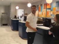 SRAMOTNO PONAŠANJE POJEDINIH NAVIJAČA BiH U AMERICI: Proganjali bh. igrače po hotelu, Spahić morao reagovati... (VIDEO)
