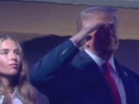 DEBAKL PREDSJEDNIKA AMERIKE: Došao na košarkaški spektakl, a kada se njegova slika pojavila na velikom ekranu nastao je HAOS! (VIDEO)