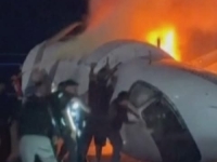 PRIVATNI AVION PAO NA AUTOCESTU: Ljudi razbijali prozore da spase putnike (VIDEO)