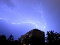 OPASNOST OD GRMLJAVINSKOG NEVREMENA: Evo gdje će, kada i koliko padati u narednih nekoliko dana...