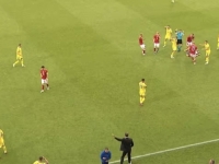 JEZIVA DRAMA NA STADIONU U ODENSEU: Christian Eriksen se ponovo srušio usred utakmice – supruga utrčala na teren u suzama (VIDEO)