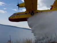 SNIMAK KOJI JE ŠOKIRAO MREŽE: Pilot letio tik do zemlje, kanaderom sve spasio (VIDEO)