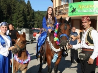 ZADIVLJUJUĆI PRIZORI IZ KARAULE: Pogledajte ispraćaj konjanika na Ajvatovicu, tradiciju dugu 500 GODINA (VIDEO)